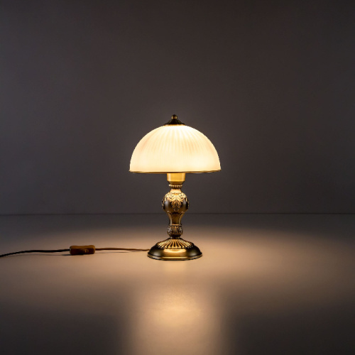 Интерьерная настольная лампа Адриана CL405823 фото 3