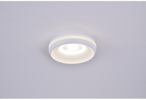 Точечный светильник Genova OML-102809-06